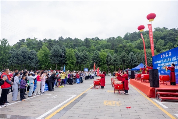 致敬题词74周年！承德市端午登山寻宝 集福活动绽放全民健身活力