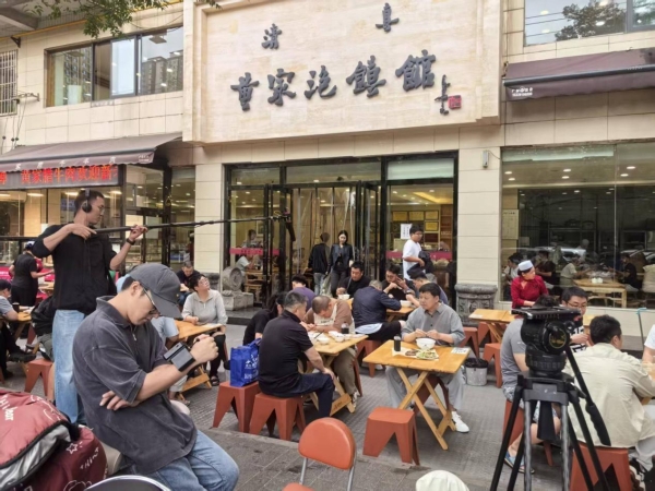 黄家泡馍馆荣登央视纪录片《大城小厨》，一碗非遗老字号泡馍叫响全国 