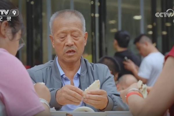 黄家泡馍馆荣登央视纪录片《大城小厨》，一碗非遗老字号泡馍叫响全国 