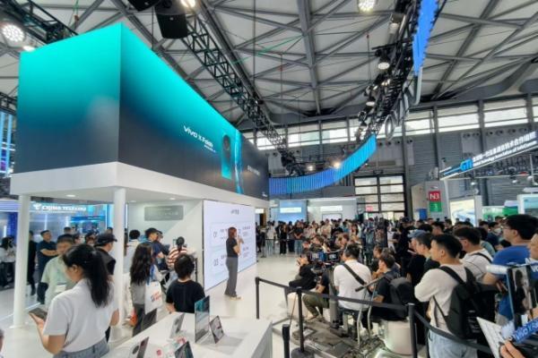 MWC上海观察：AI竞逐下半场，数据存储为何成了关键一环？
