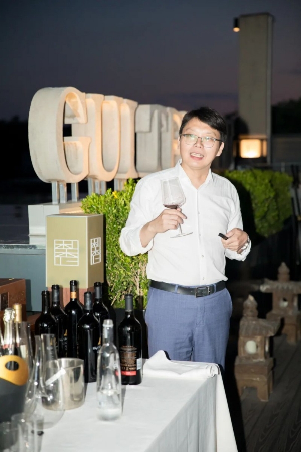 探寻葡萄酒哪个品牌比较好：长城桑干首席酿酒师甄酿获96分历史最高 