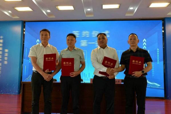 政企协同 产销共赢 东风商用车参加十堰物流产销对接会现场签约130 台！ 