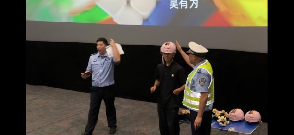 电影开场前，安全先开讲——九号电动联合河南多地交警打造影院安全宣传新场景 