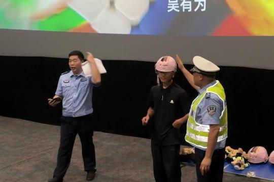 电影开场前，安全先开讲——九号电动联合河南多地交警打造影院安全宣传新场景 