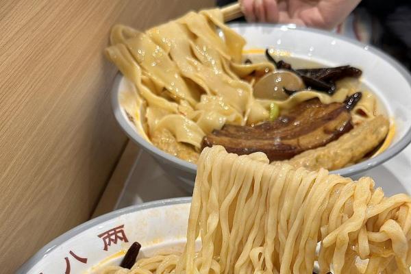 靠老师傅不如靠工厂：刘八两近500家店“同款”板面的秘诀 
