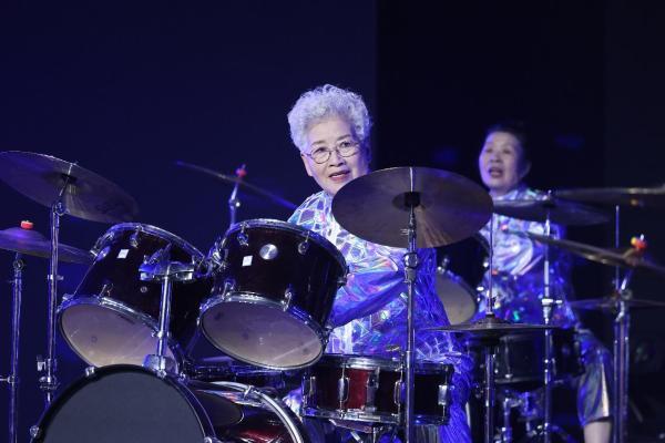 扶他林联合腾讯视频《活力全开的前辈们》总决赛燃动北京 