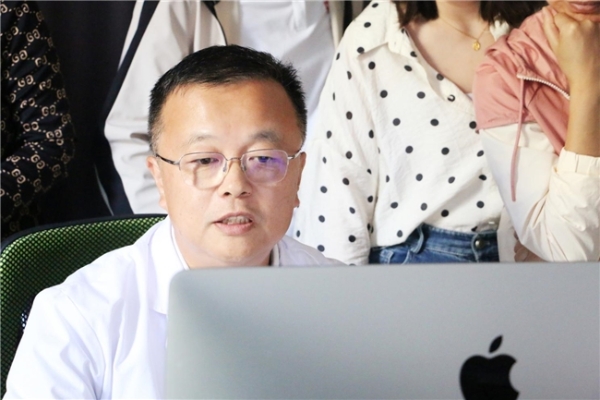青岛地区近视手术术前检查注意事项：设备可以一样，看报告的人不一样 