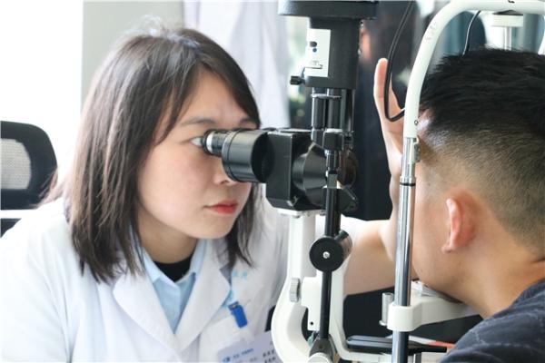 青岛地区近视手术术前检查注意事项：设备可以一样，看报告的人不一样 