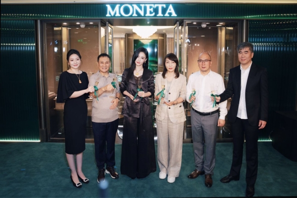 MONETA品牌大使张柏芝，为MONETA北京国贸商城精品店20年焕新庆祝揭幕 