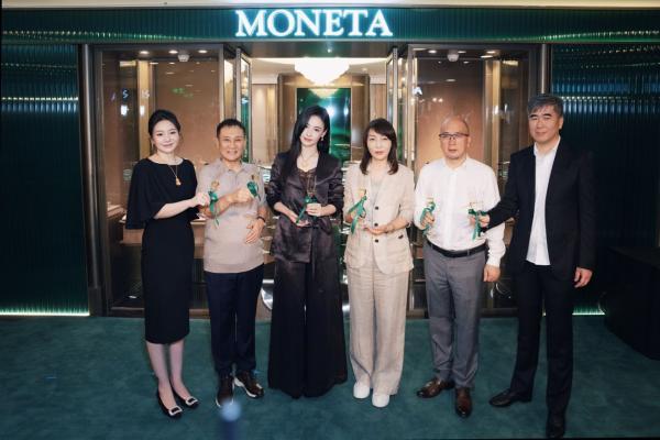MONETA品牌大使张柏芝，为MONETA北京国贸商城精品店20年焕新庆祝揭幕 