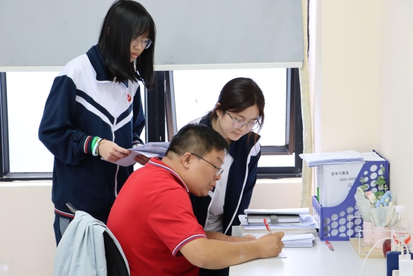 从基础到冲刺，华兴教育重塑学子高考未来 