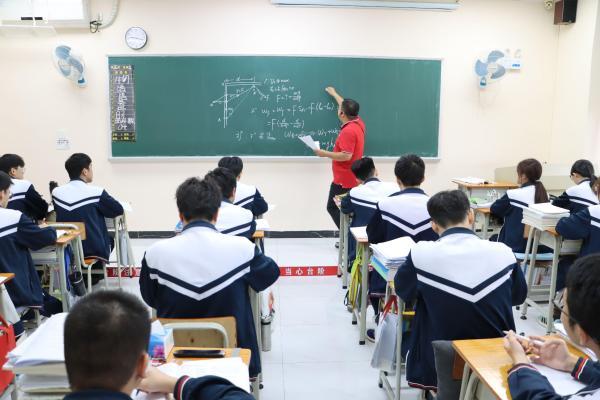 从基础到冲刺，华兴教育重塑学子高考未来 