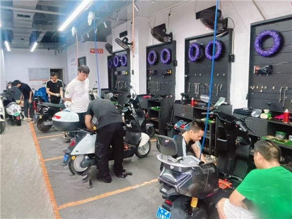 风雨守“桂”，雅迪率先驰援广西，救灾物资直送重建一线 