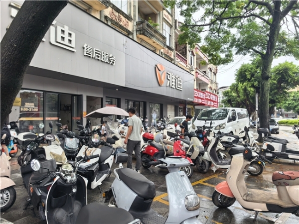 风雨守“桂”，雅迪率先驰援广西，救灾物资直送重建一线 