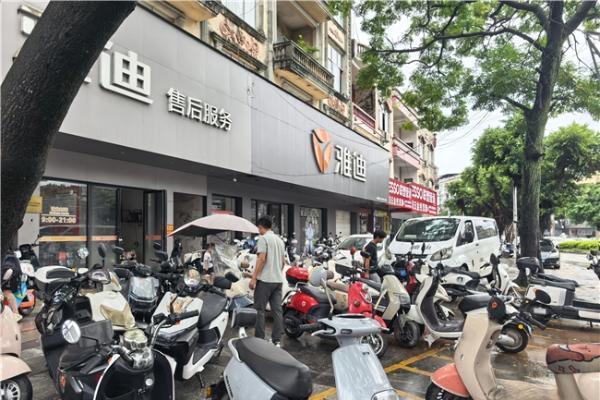 风雨守“桂”，雅迪率先驰援广西，救灾物资直送重建一线 
