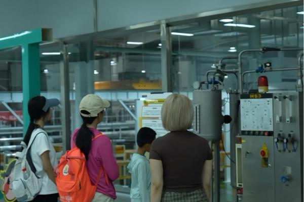 元气森林跨界工旅，全国首个王者荣耀主题工厂落地都江堰 