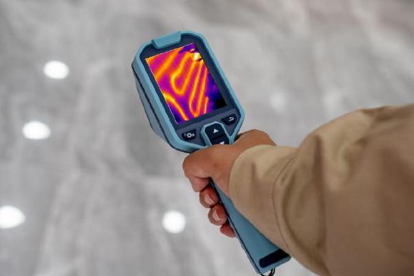 工厂配电柜巡检怎么选？FOTRIC MT35手持热像仪，2299元给出320×240高清热分辨率的准专业答案 