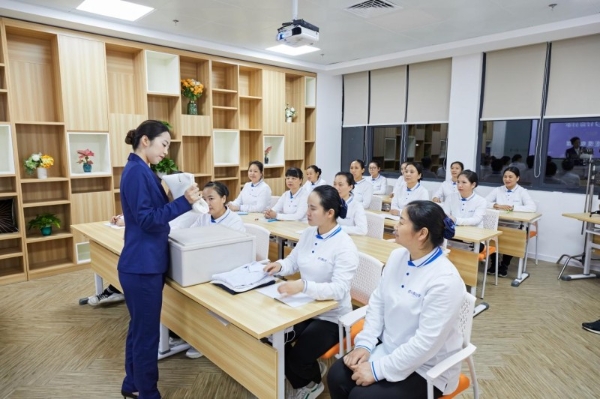 从“凭经验”到“有标准”：轻喜到家制定中国家政国标，服务行业开启国标发展新阶段 