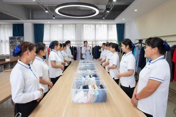 从“凭经验”到“有标准”：轻喜到家制定中国家政国标，服务行业开启国标发展新阶段 