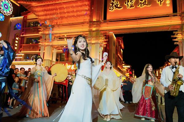 敦煌夏集正式开幕！在城市街区开启一场关于「丝路有多长？」的艺术漫游 