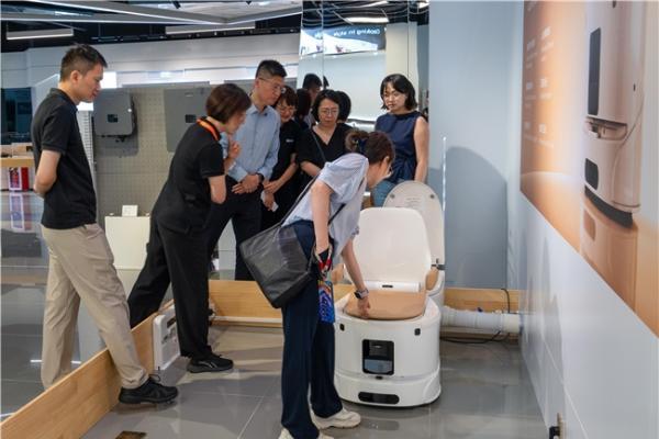 中国残疾人辅助器具中心领导一行莅临拓邦股份，调研科技助残创新成果 