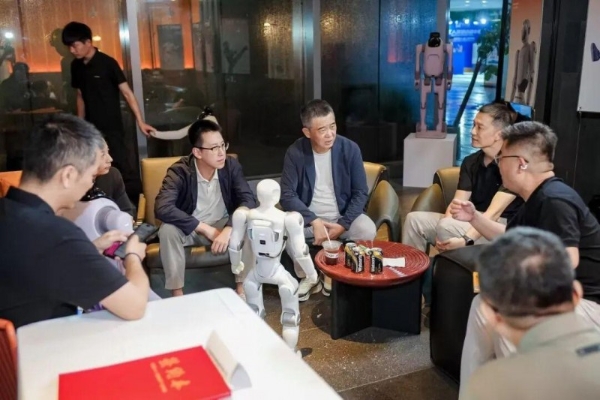 尚品宅配与上纬新材启元机器人达成战略合作：打造国内首个“机器人友好家”生态 开启具身数据新赛道 