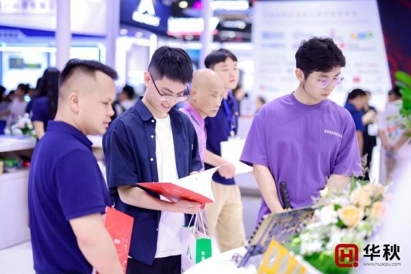 人气爆棚！华秋亮相上海慕尼黑电子展，用“数字引擎”引爆硬件创新热潮 