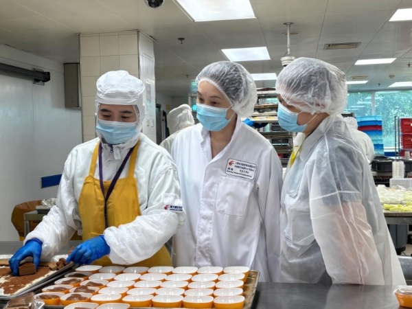 永葆初心，彰显为民服务先锋底色——记东航三位扎根一线的优秀共产党员 