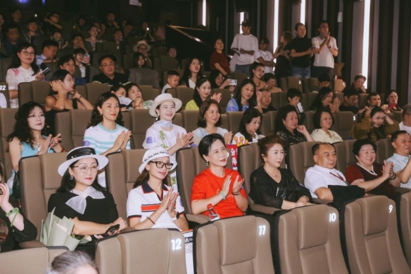 电影《60/70》广州见面会温情落幕银发力量绽放别样光彩 