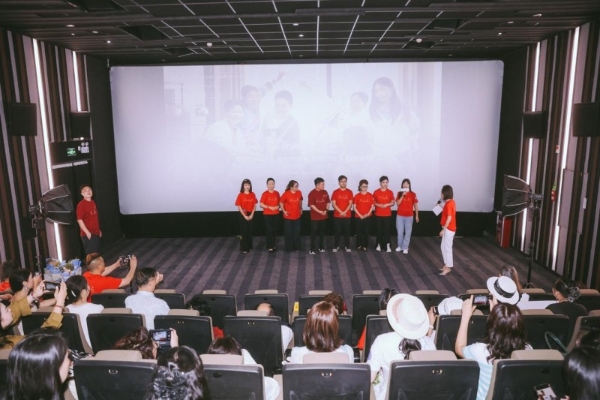 电影《60/70》广州见面会温情落幕银发力量绽放别样光彩 