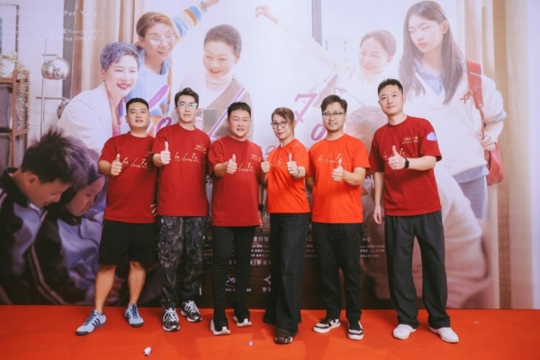 电影《60/70》广州见面会温情落幕银发力量绽放别样光彩 
