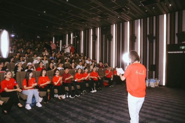 电影《60/70》广州见面会温情落幕银发力量绽放别样光彩 