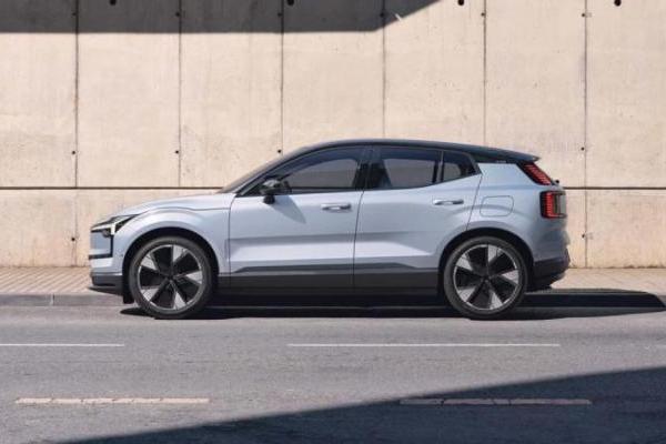 不输榜单热门车！沃尔沃 EX30，城市家用纯电 SUV 品质标杆 
