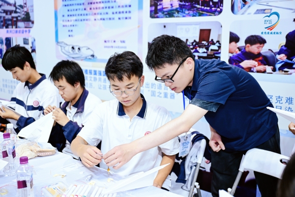 少年凌云志 航空梦启航 中国航空工业集团第三届公益日安顺温情启幕 