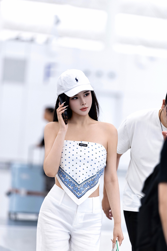 葛美含启程巴黎 即将亮相Elie Saab 高定大秀 