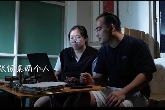 一张饭桌上的无限可能：97年夫妻的七国出海逆袭路 