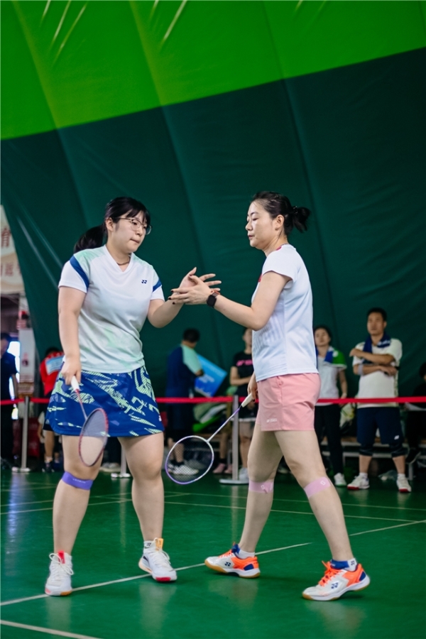 玲珑有约，羽你共赢——海淀区八里庄街道2026“玲珑杯”羽毛球赛盛大开幕 
