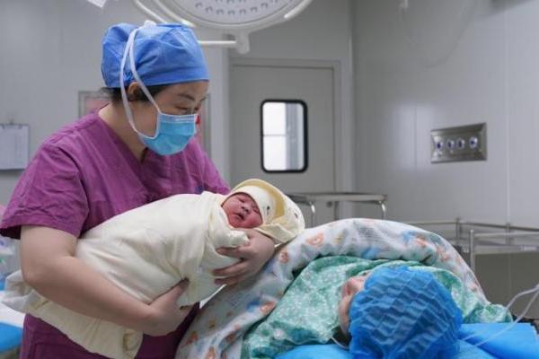 凭什么是锦欣生殖？第一例、第二例都在这里 