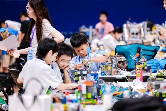 蔡司眼健康中国行杭州站 护眼科普走进青少年科技型电竞赛场 