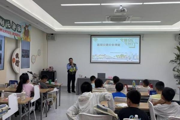 暑托班里的特别一课 九号携手江苏南通交警普及交通安全知识 