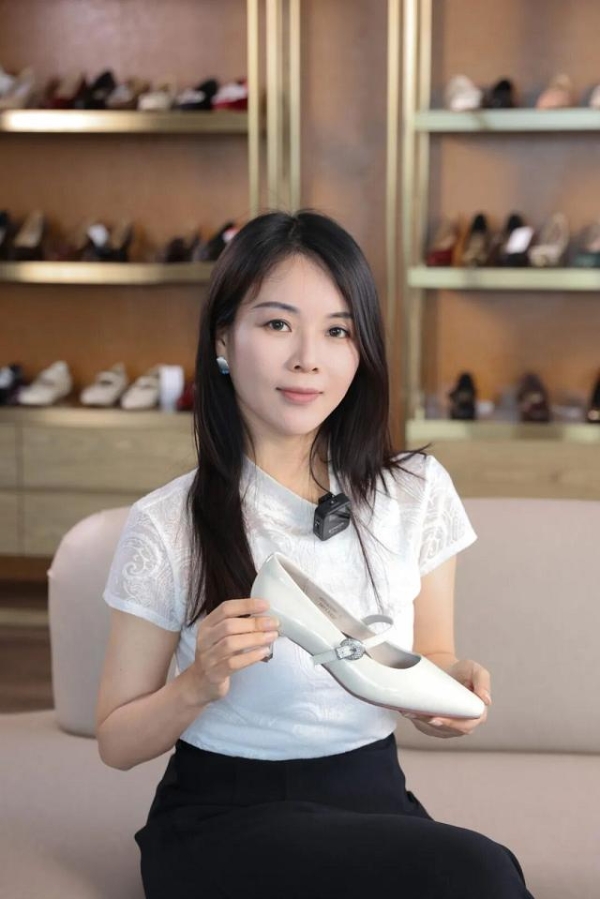 意尔康发布轻音鞋系列，以科技创新重塑职场女性舒适体验 