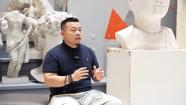 《当AI遇见中国美术学院： 姜超哲 导师 开启“探索AI”新时代》 