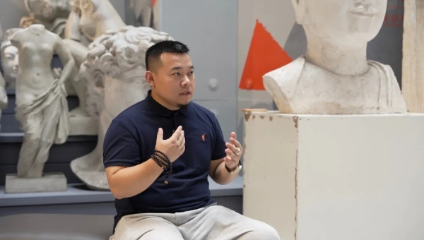 《当AI遇见中国美术学院： 姜超哲 导师 开启“探索AI”新时代》 