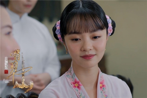 黄暄婷《小娘惹之翡翠山》热播 把爱情当棋局张家当猎场的“灾星”恶女 