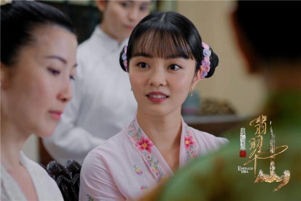 黄暄婷《小娘惹之翡翠山》热播 把爱情当棋局张家当猎场的“灾星”恶女 