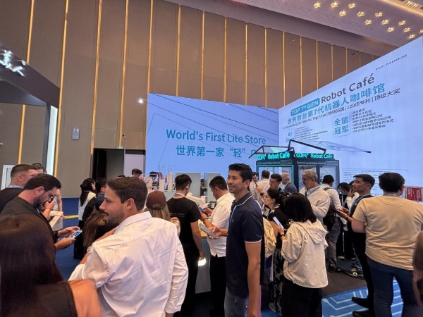 全球第一的“全能冠军”机器人咖啡馆COFE+正式入驻马国槟城机场 