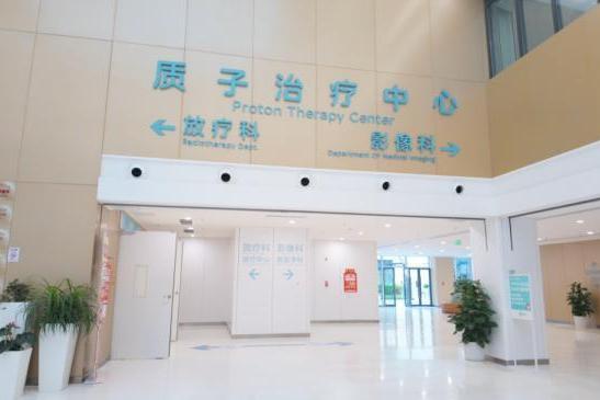 当男性患乳腺癌，英国博主走进西南最大肿瘤专科医院 