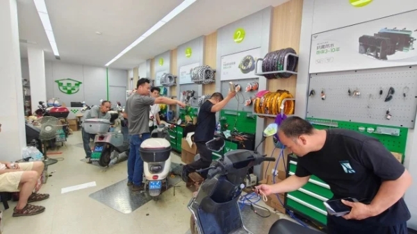 绿源双线驰援广西洪涝灾区 捐赠蓝天救援队装备并携手基金会助力灾后重建 