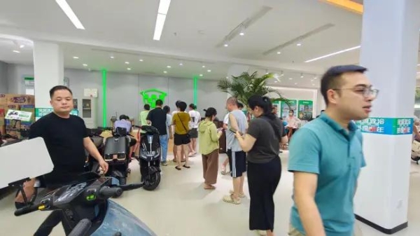 绿源双线驰援广西洪涝灾区 捐赠蓝天救援队装备并携手基金会助力灾后重建 