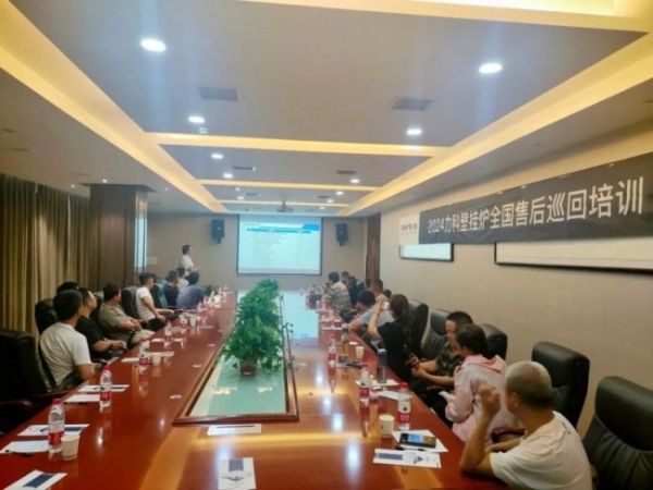 8年质保+全国多点服务网络，力科壁挂炉打造全周期无忧售后体系